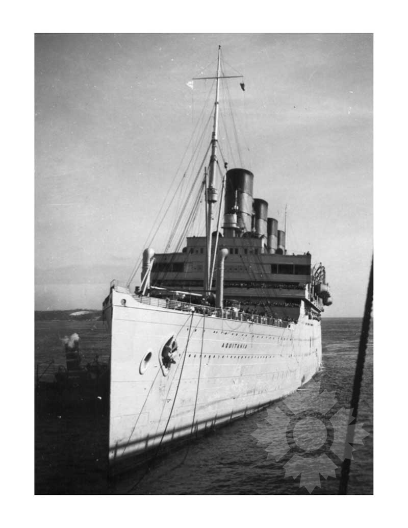 Photo en noir et blanc du navire Aquitania (RMS)