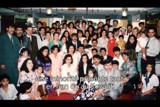 Une photographie de groupe.