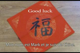 Un beau papier rouge pour la chance.