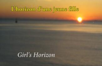 Le soleil s’enfonce sous l’horizon sur une plage.