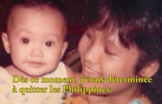 Une belle mère sourit à son bébé.