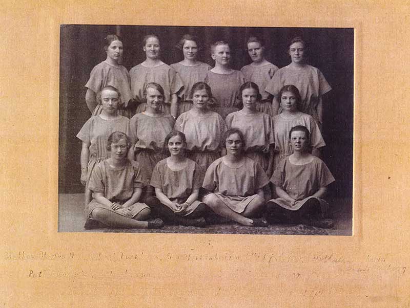 Photo de groupe de jeunes femmes.