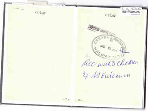 Page passeport avec écriture et timbres.
