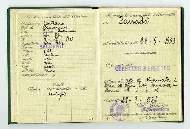 Troisième et quatrième page de passeport avec détails et timbres.