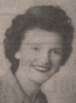 Portrait d’une jeune femme aux cheveux bruns courts.