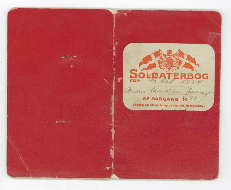 Couverture du livret militaire rouge.