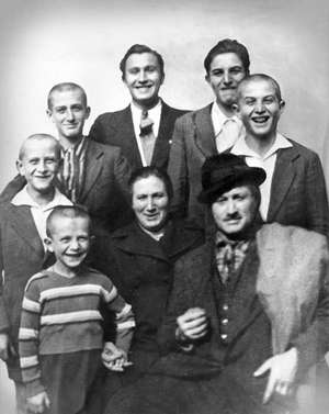 Portrait noir et blanc de toute la famille Passera.