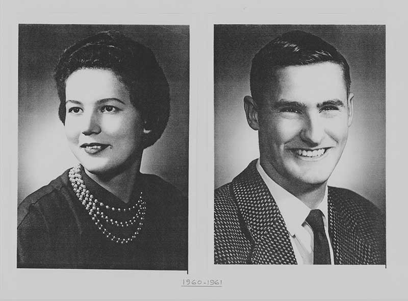Deux portraits côte à côte. Le portait de gauche montre la tête d’une femme et celui de droite, la tête d’un homme. Les deux personnes sont très souriantes.