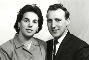 Vieux portrait d’un jeune homme et d’une jeune femme.  