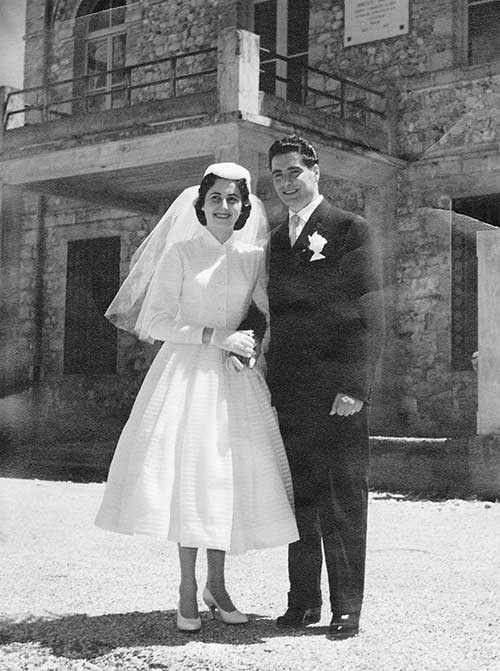 Mariés le jour de leur mariage.
