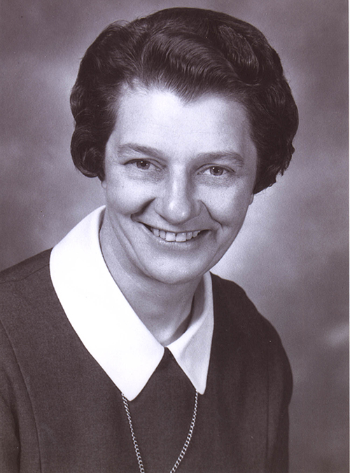 Photo de la jeune femme au visage souriant.