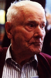 Gros plan du visage d’un homme âgé.